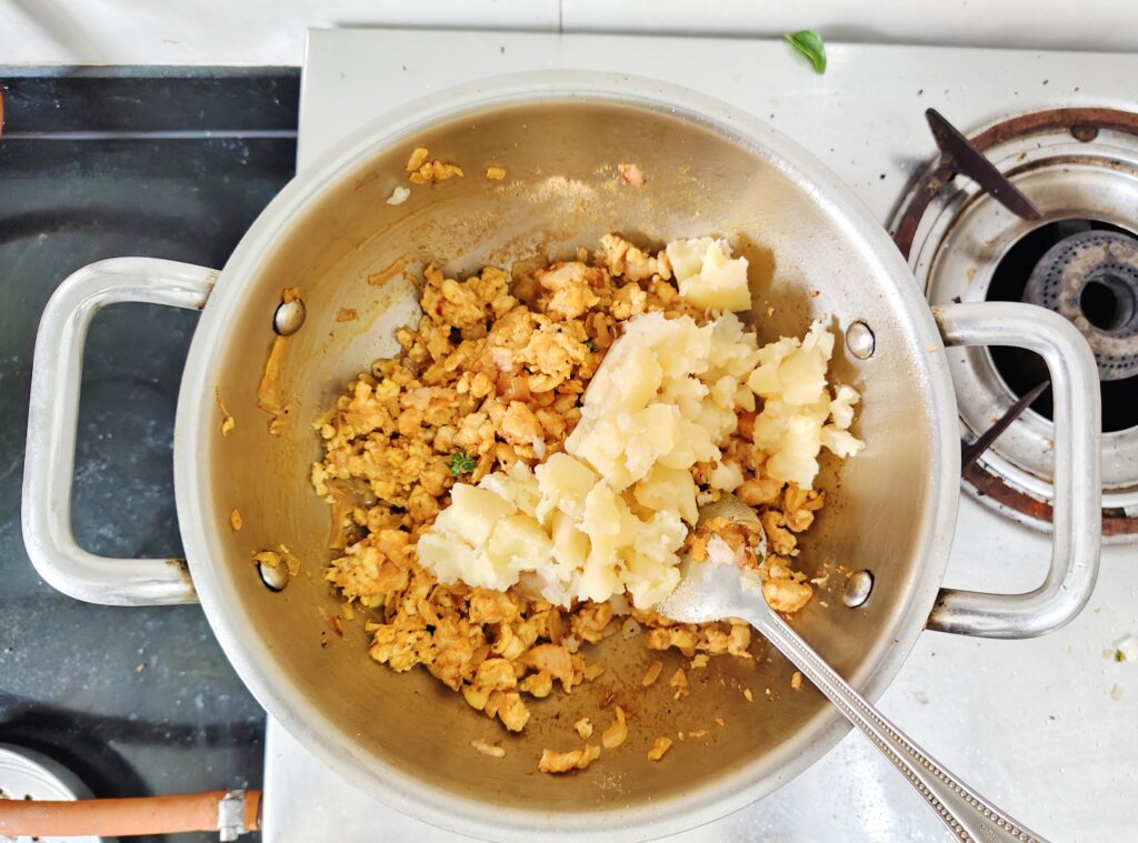 Add boiled potatoes to the mixture