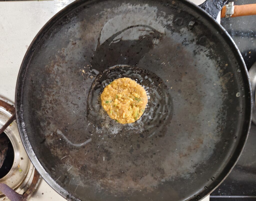 shallow fry the chicken cutlets